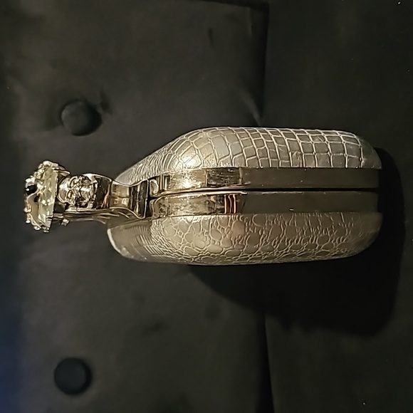 Silver Skull MCQ Inspired Brass Knuckle Crocodile Pattern Clutch Bag - Picture 4 of 7